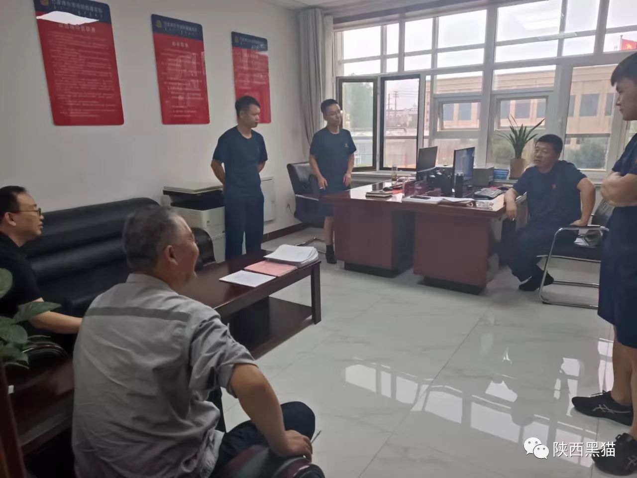 內(nèi)蒙古黑貓“八一建軍節(jié)”慰問烏拉特后旗消防官兵 內(nèi)蒙古黑貓“八一建軍節(jié)”慰問烏拉特后旗消防官兵